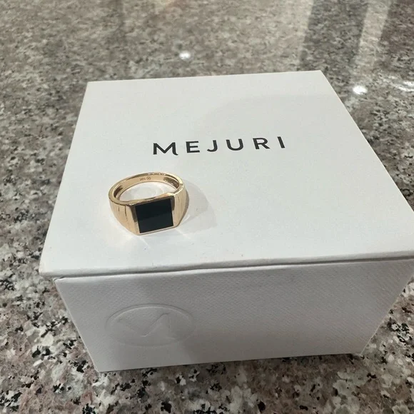 Mini enamel signet ring - Picture 7 of 9